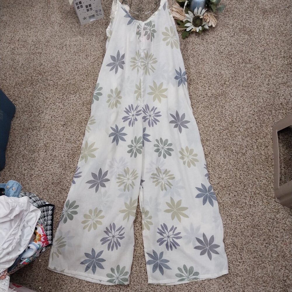 3507 Size Large Tie Shoulder Jumpsuit In Purple Floral with Appliqued Flowers. - Picture 6 of 6